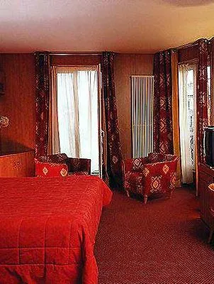 Best Western Ronceray Opera Paris 3*,